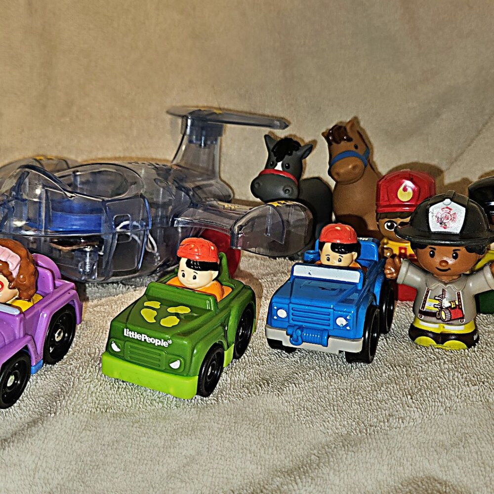 Fisher Price Little People Mixed Lot of Figures & Wonder Woman Invisible Jet